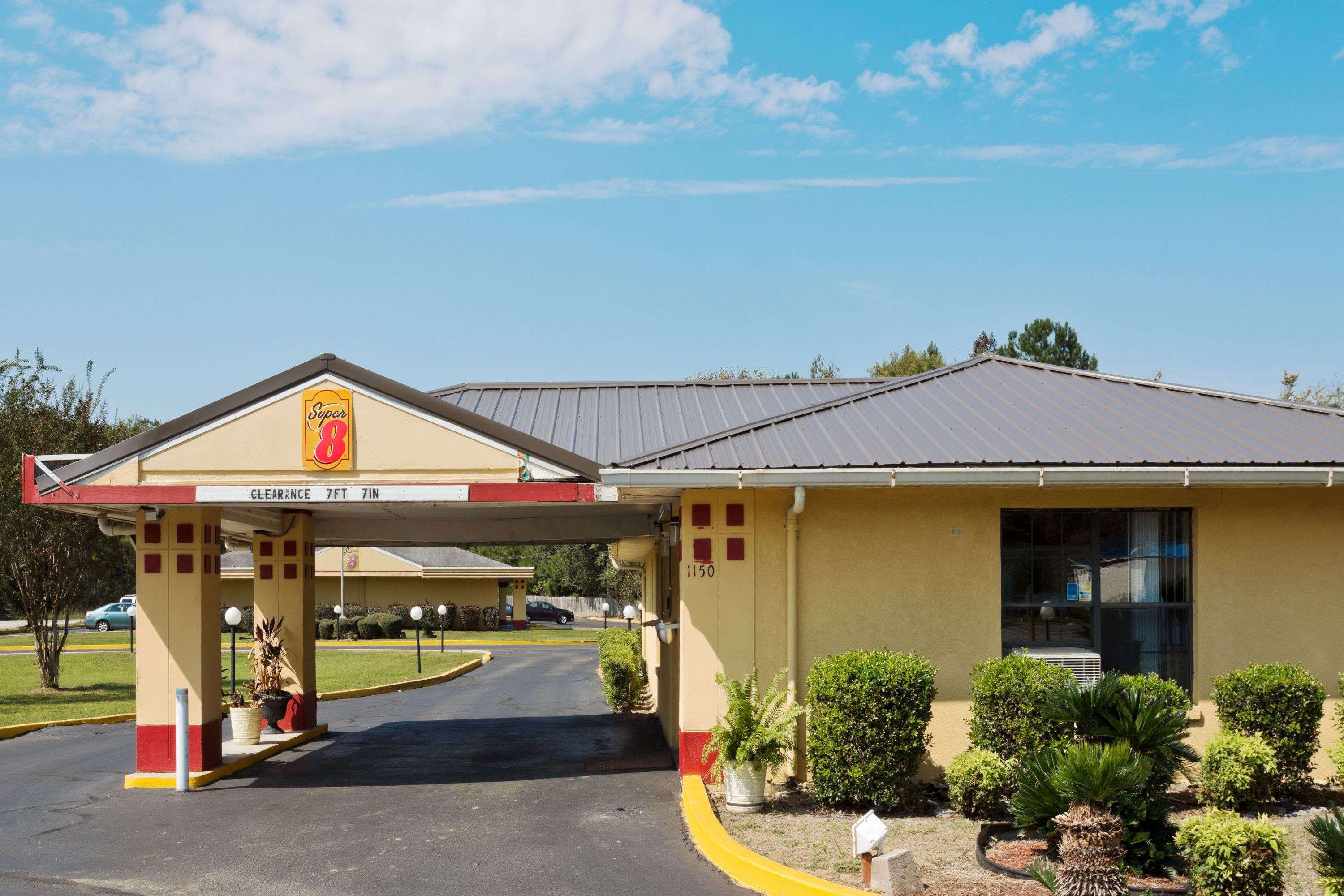 Hotel Super 8 By Wyndham Chipley Exteriér fotografie