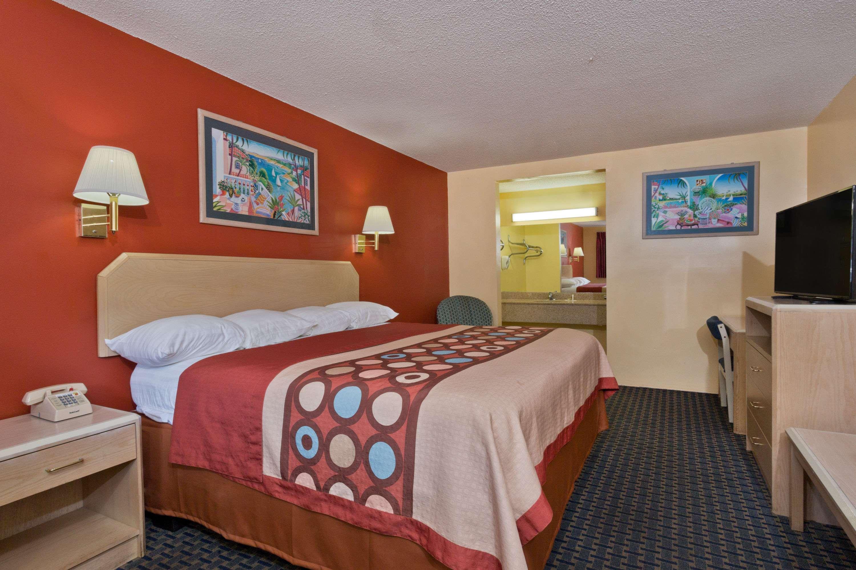 Hotel Super 8 By Wyndham Chipley Exteriér fotografie