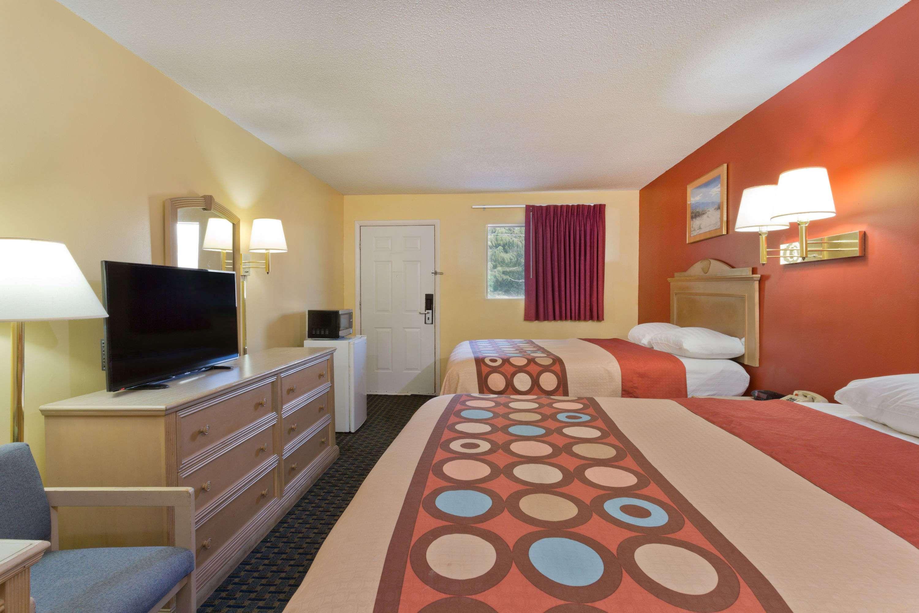 Hotel Super 8 By Wyndham Chipley Exteriér fotografie