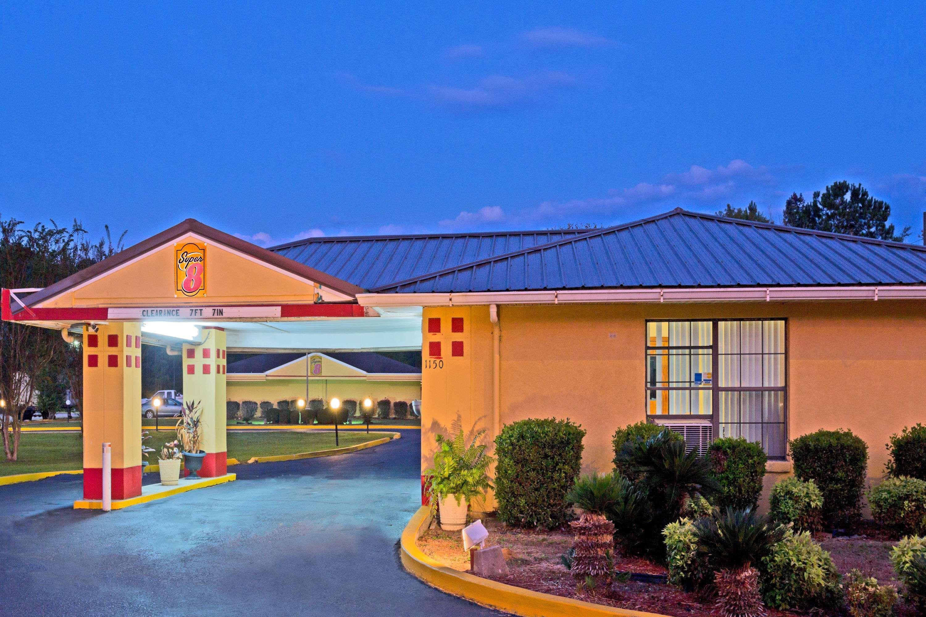 Hotel Super 8 By Wyndham Chipley Exteriér fotografie