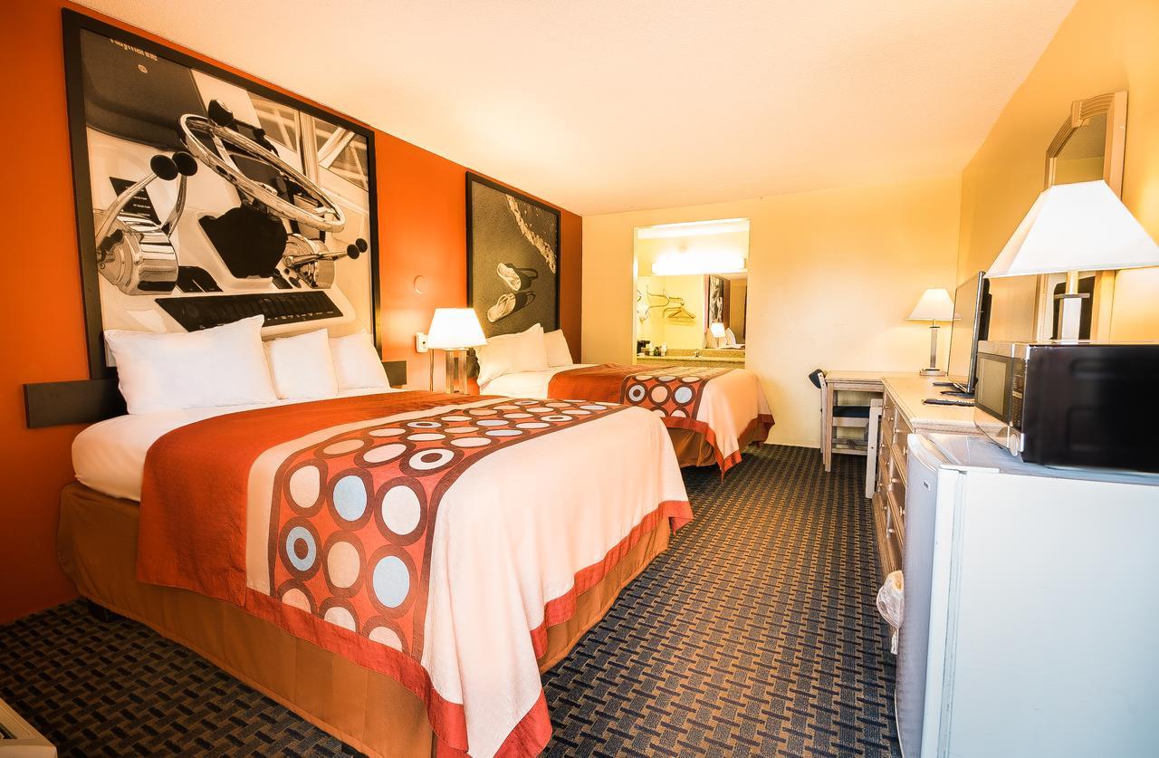 Hotel Super 8 By Wyndham Chipley Exteriér fotografie